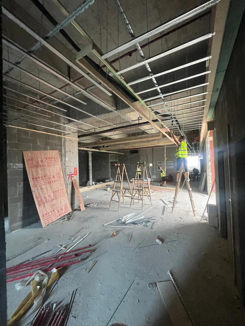 如何让办公室焕然一新？从墙面到布局，一步步教你打造理想办公空间。